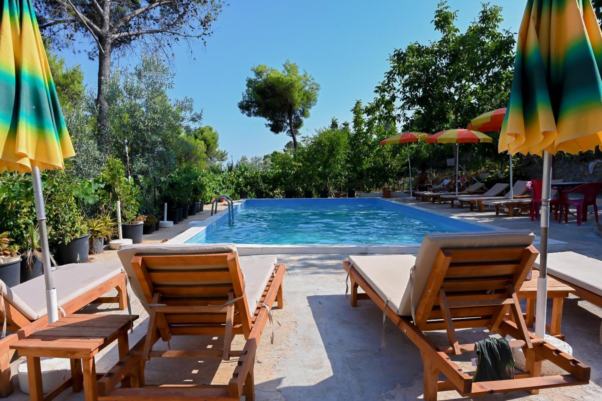 Gini Palace - *